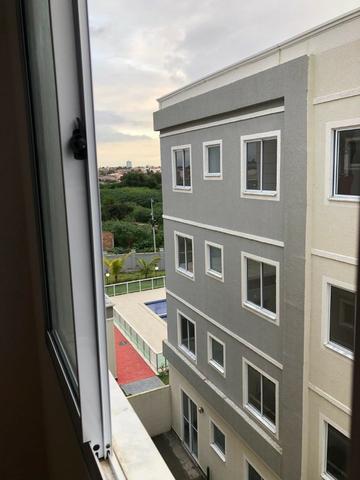 Alugo apartamento em condomínio fechado no bairro
