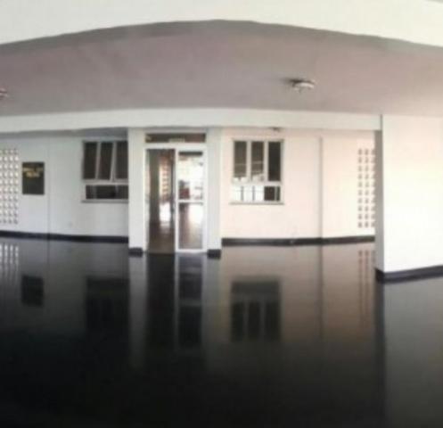Aluga-se apto semi mobiliado no centro, 2 quartos - Foto 2