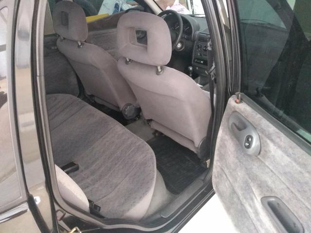 Vendo corsa sedan - Foto 6
