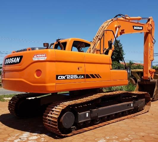 Escavadeira Doosan DX225 LCA ano 2011