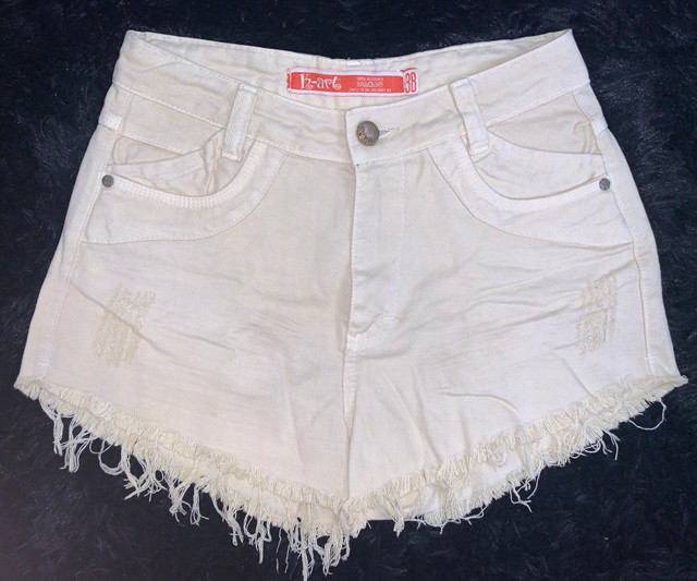 short jeans bege