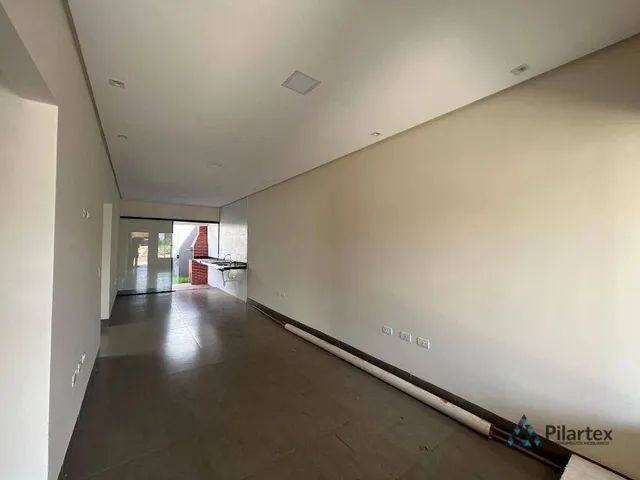 CASA A VENDA NO JARDIM LONDRINA. SÃO 272m² COM 03 DORMITÓRIOS SENDO 01  SUÍTE. SALÃO DE JOGOS E CHURRASQUEIRA.