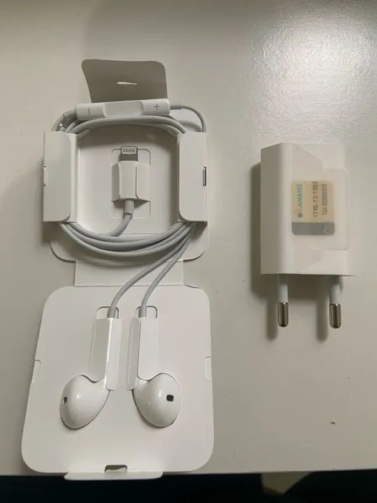 EarPods conector lightning com carregador fonte iPhone - Foto 2