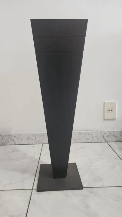 Vaso em MDF preto, com flores artificiais - Foto 5