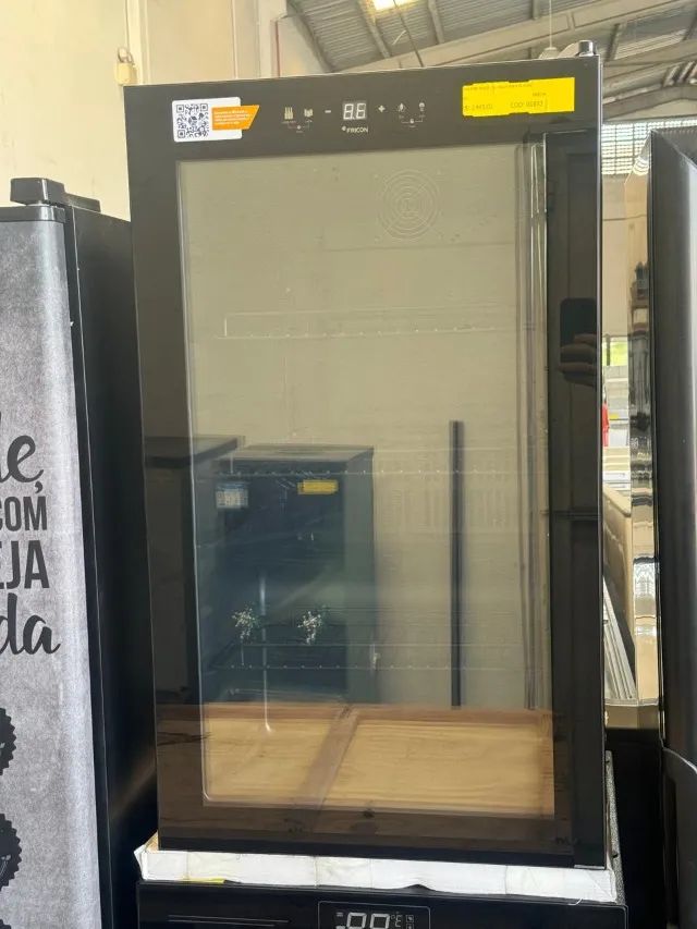 Mini Cervejeira 105 litros porta vidro com iluminação led Nova 