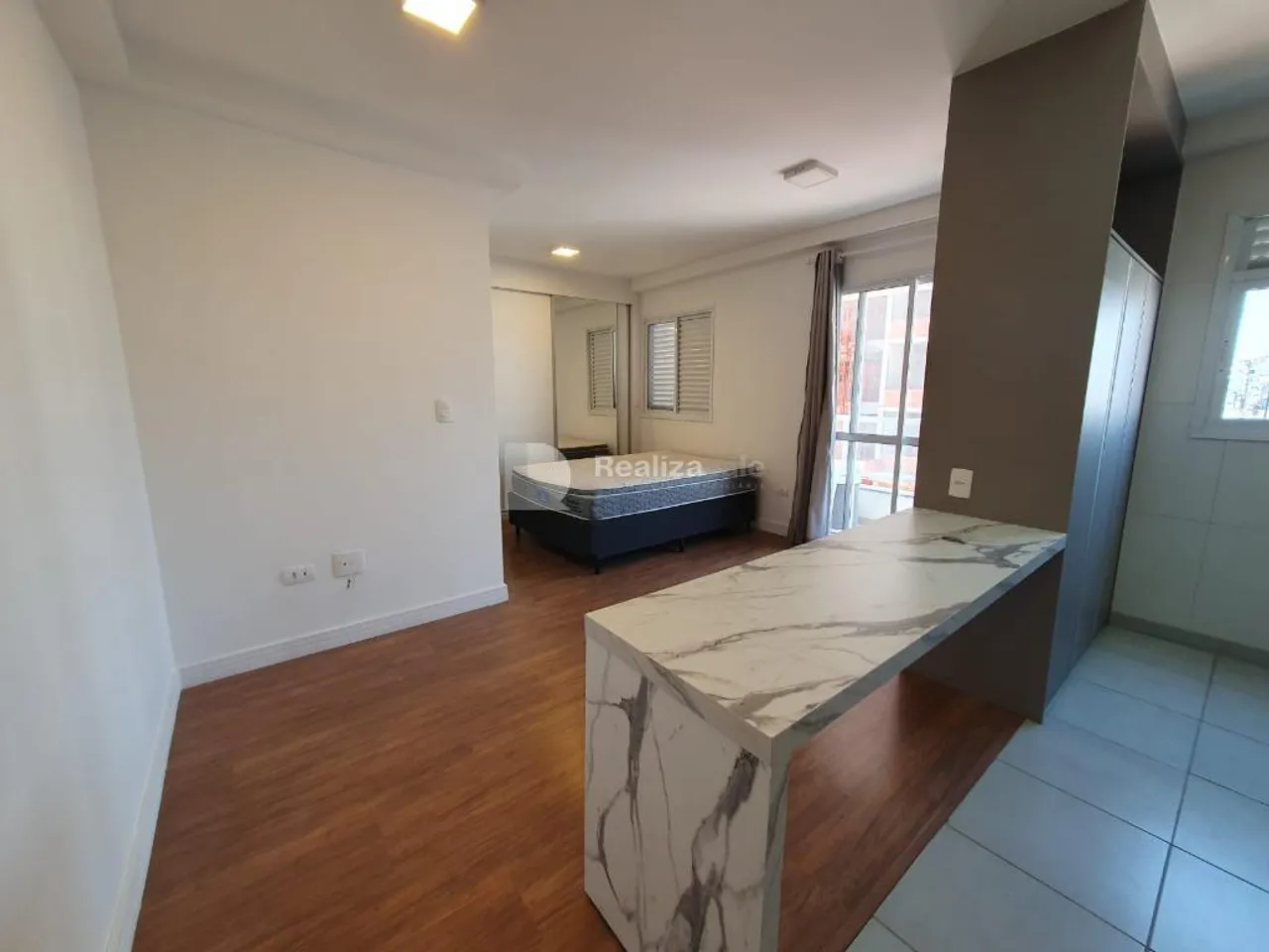 Apartamento à venda em São José dos Campos, Condomínio Centro Empresarial Taquari, com 1 q