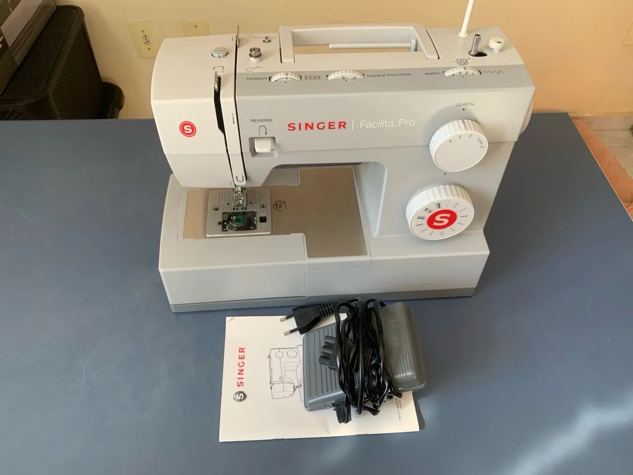 Máquina de Costura Singer Facilita Pro