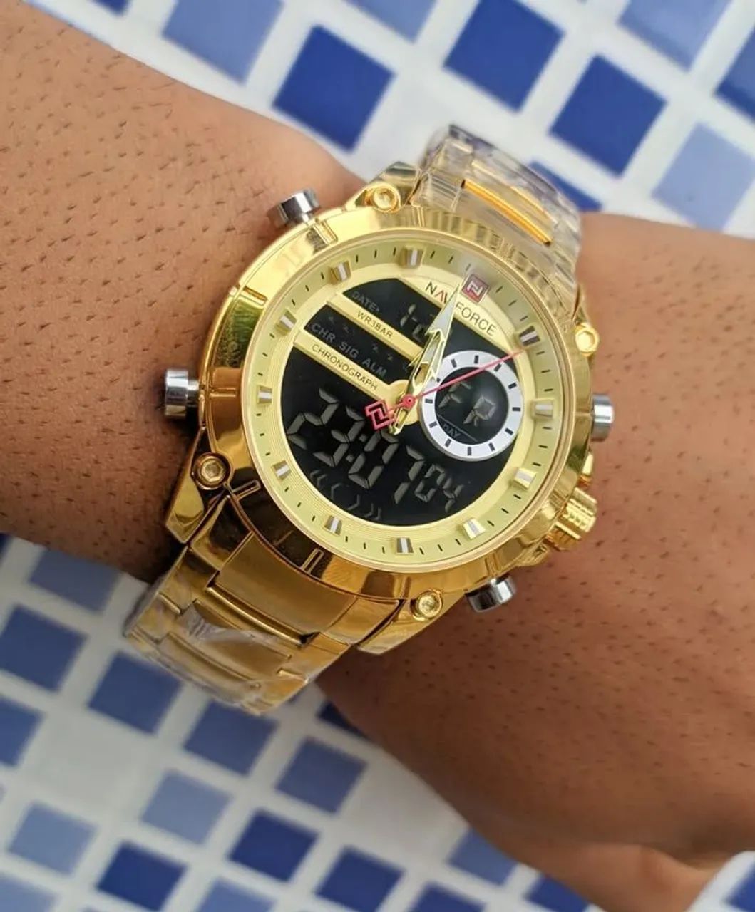Relógio NAVIFORCE a prova d'água dourado - Foto 4