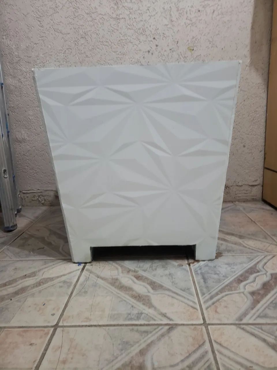 Vaso de planta branco com design geométrico tm 58x58x60 - Foto 4