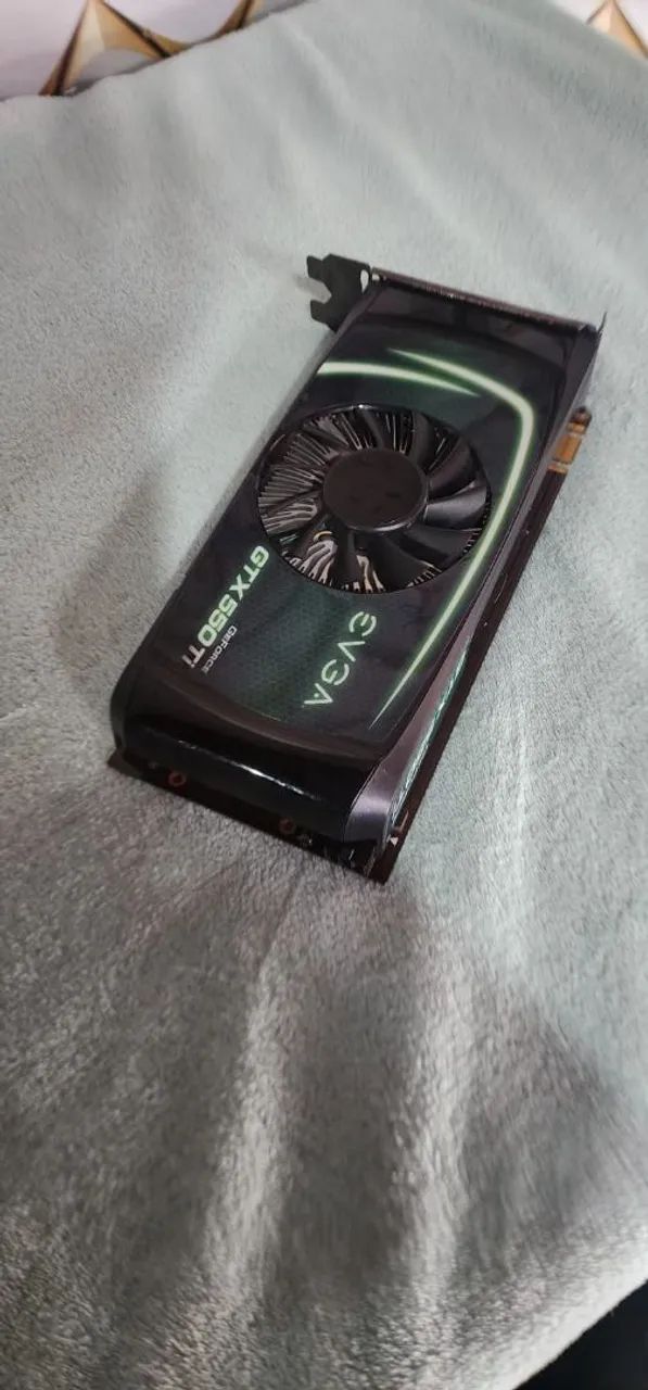 VENDO/TROCO - GTX 550 TI 1GB + 198BTS RODA VARIOS JOGOS