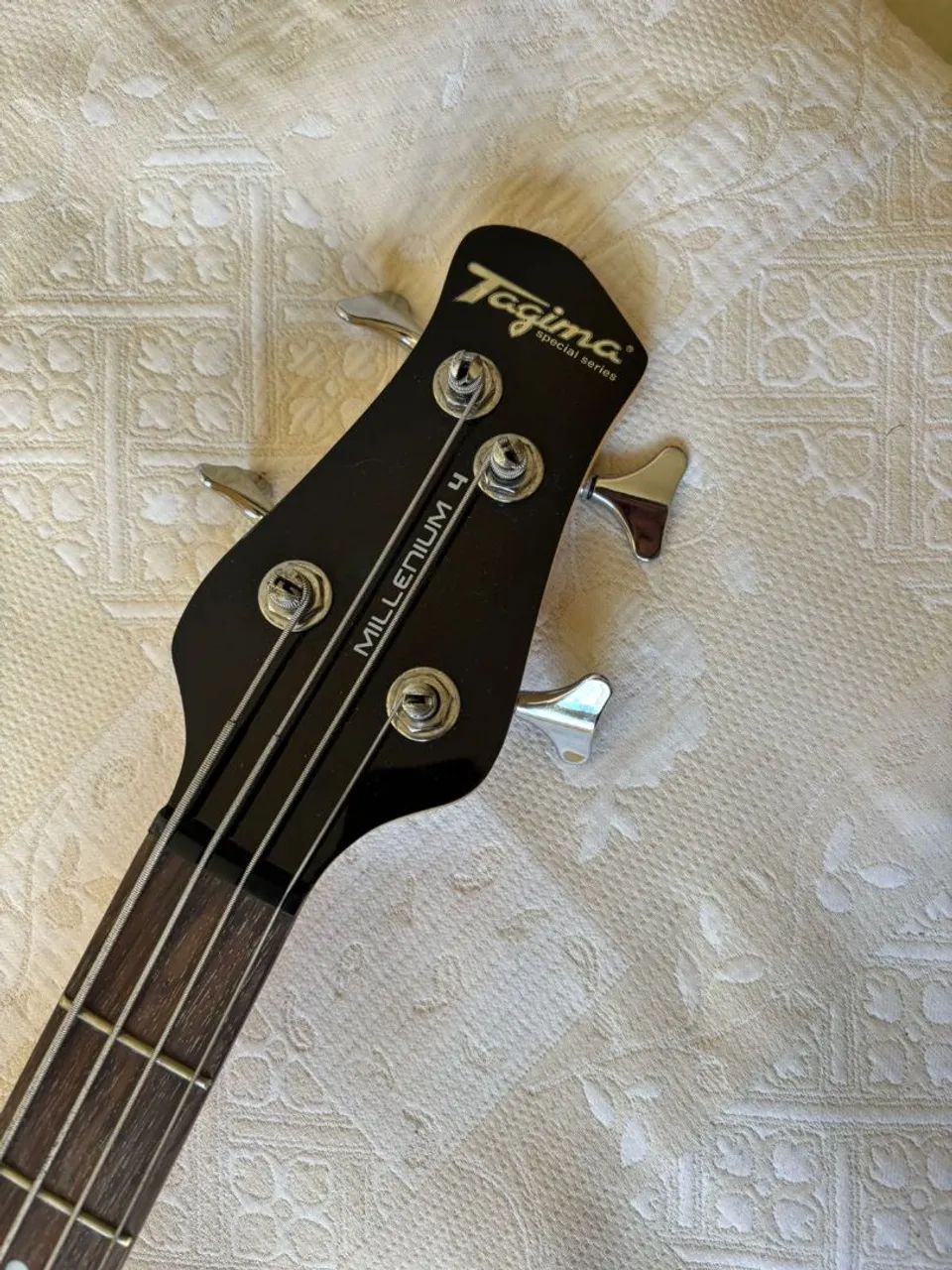 Baixo Tagima Millennium 4