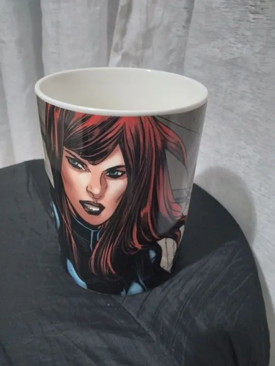Caneca Marvel de cerâmica Viúva Negra (NOVA)