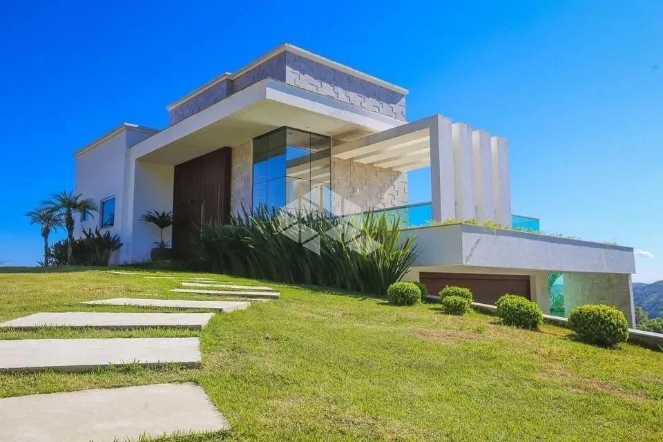 CASA ALTO PADRÃO 02 PISOS - CONCÓRDIA, SC