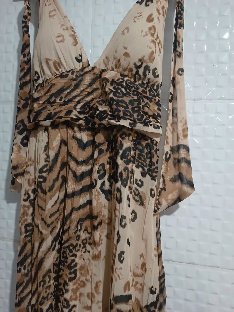 Vestido lindo tipo seda amarrar no pescoço, com lastek atrás  - Foto 2