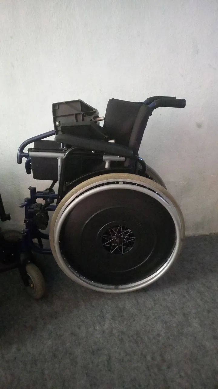 Cadeira de rodas a venda  - Foto 2