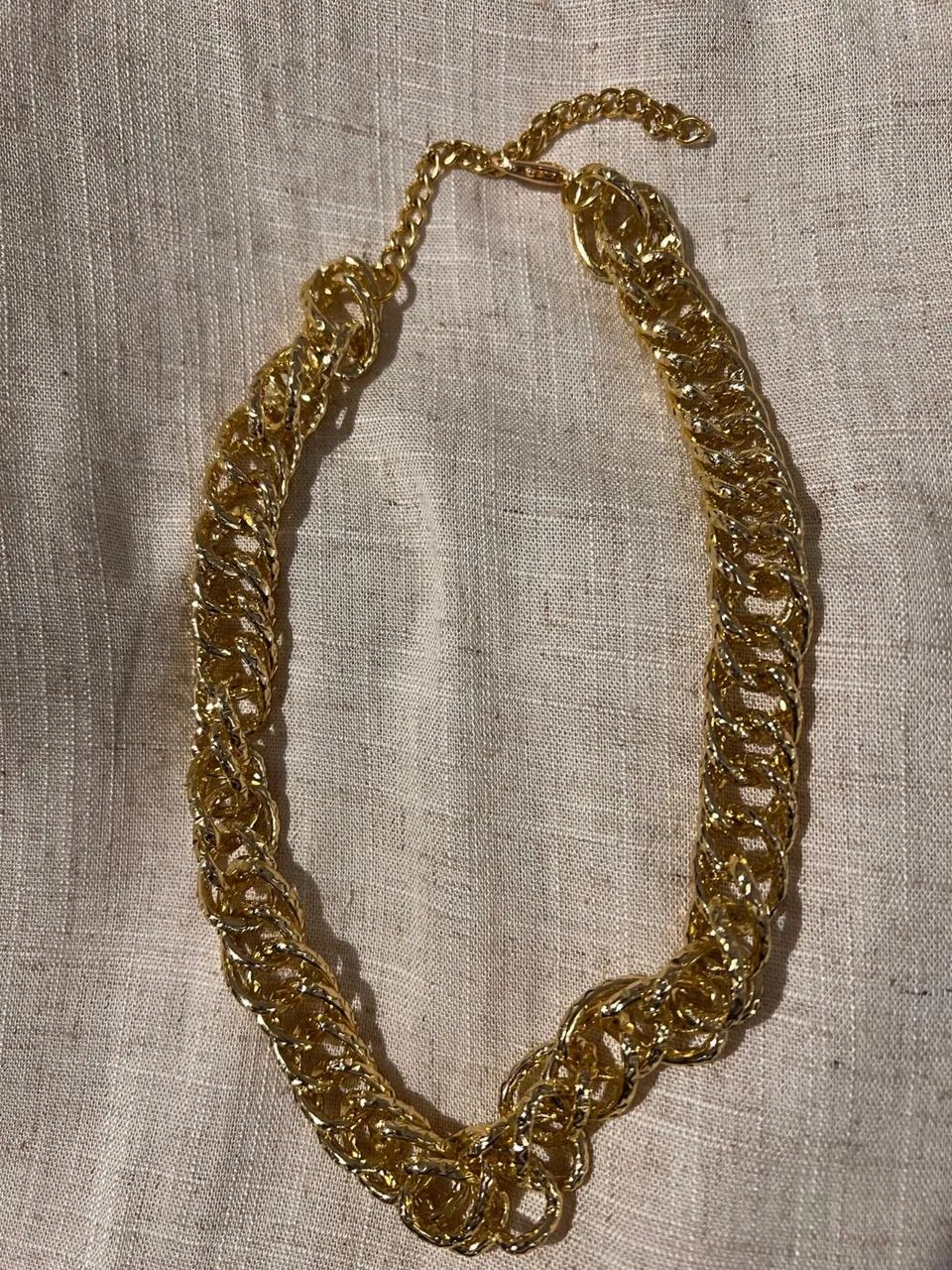 Colar dourado NOVO
