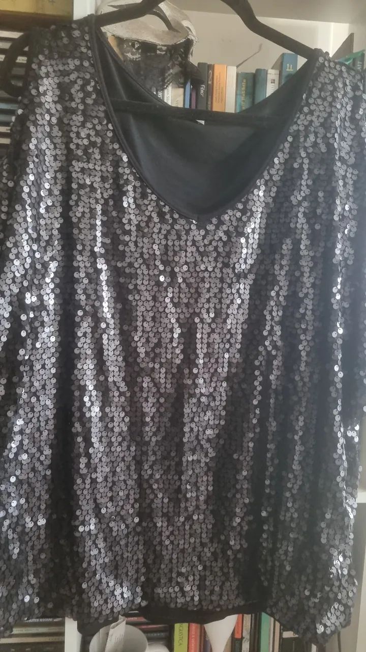 Blusa de paetés Preta G1