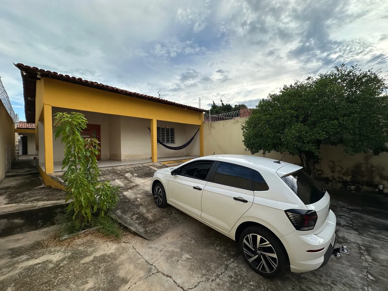 VENDO CASA EM TERESINA NO BAIRRO SANTA BARBARA.