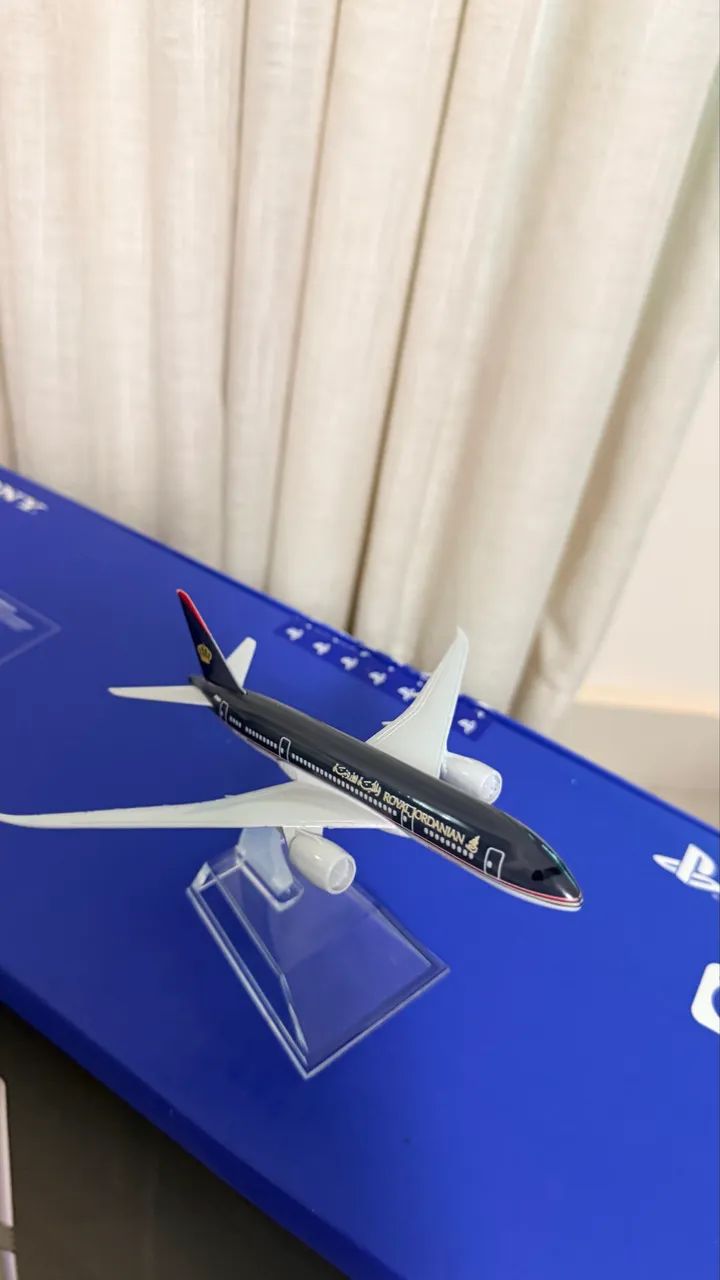 Miniatura de avião Royal Jordanian 1/500 - Foto 2