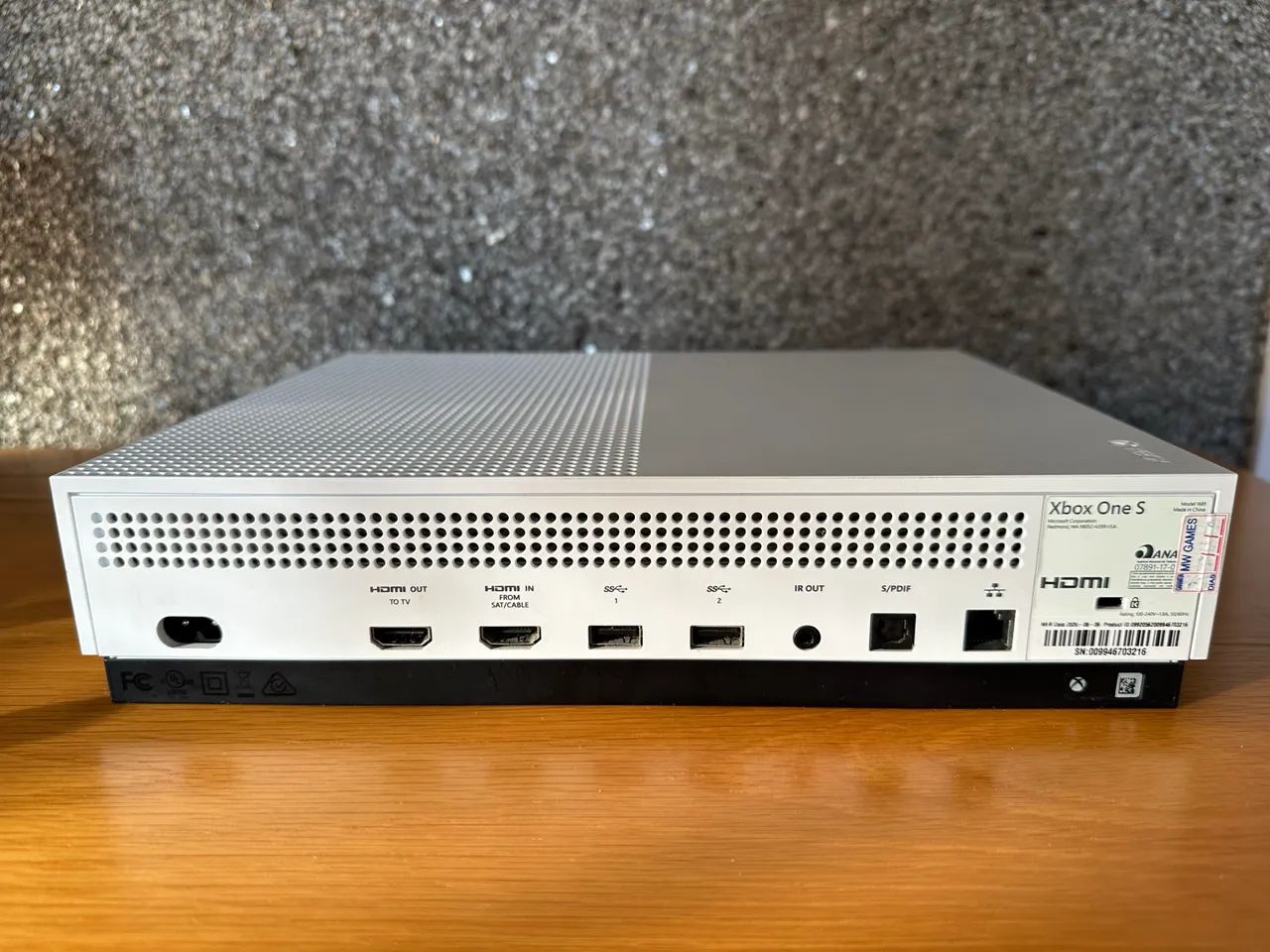 Xbox One S, com 2 controles, EXCELENTE! - Foto 2