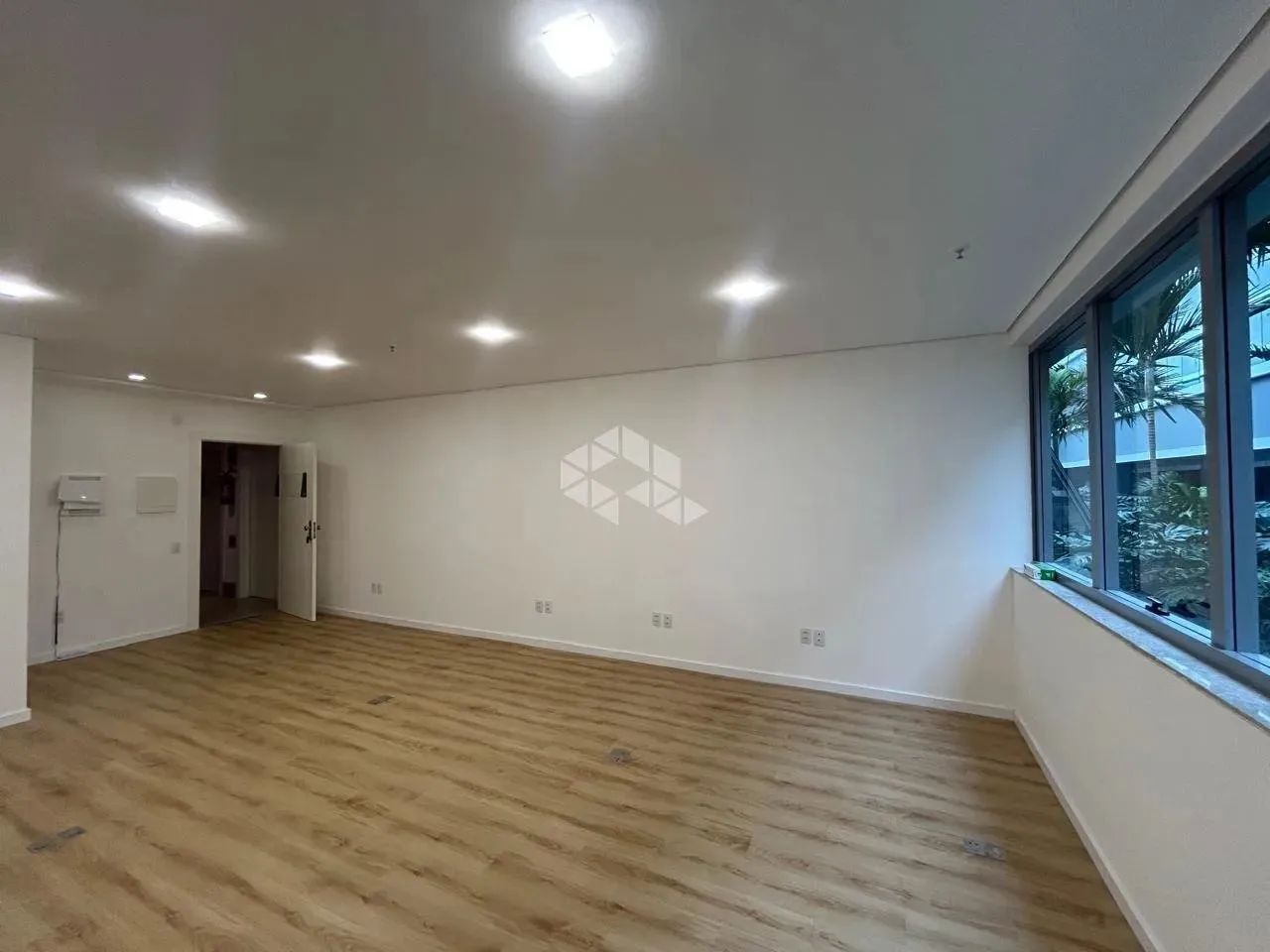 SALA COMERCIAL 40M² COM ESTACIONAMENTO E SEGURANÇA NO SACO GRANDE FLORIANÓPOLIS - Foto 4
