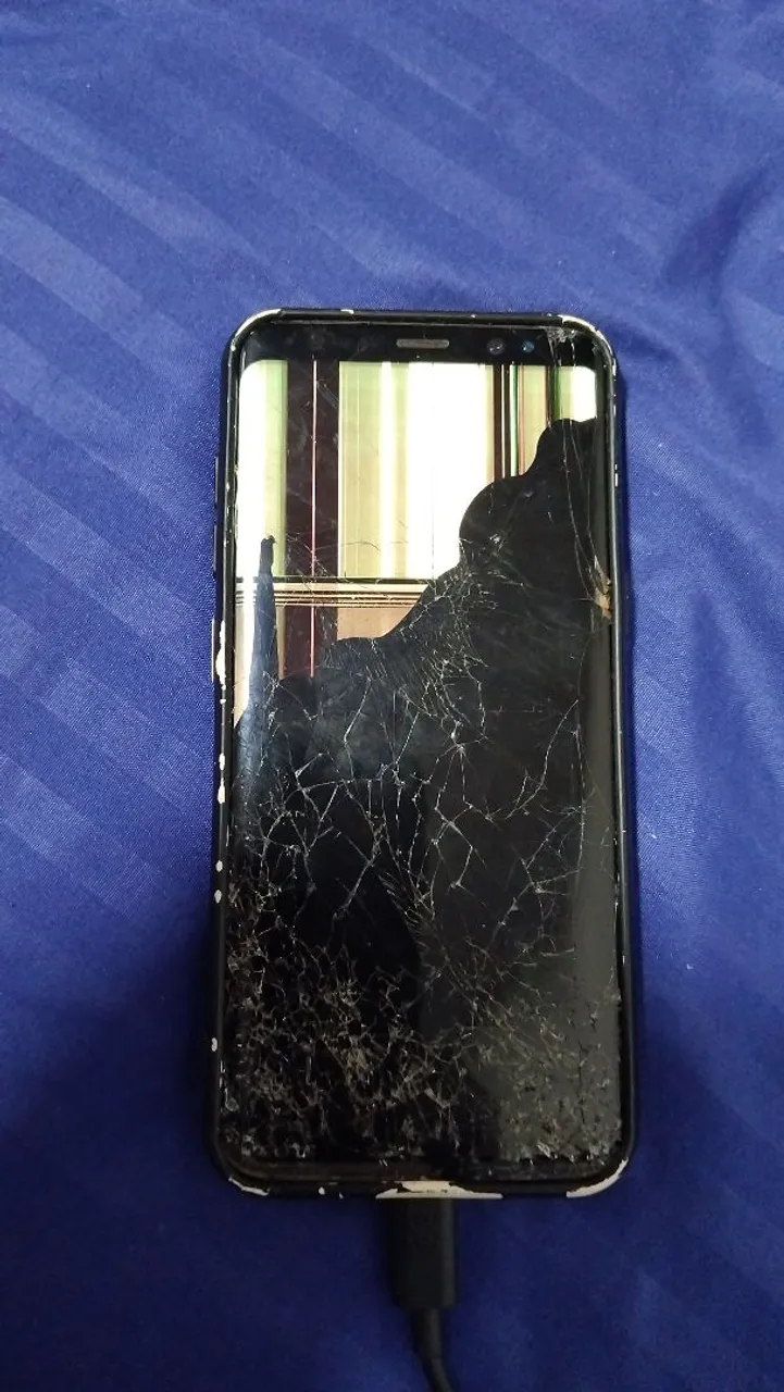 Celular Samsung com Tela Danificada - Peças ou Conserto