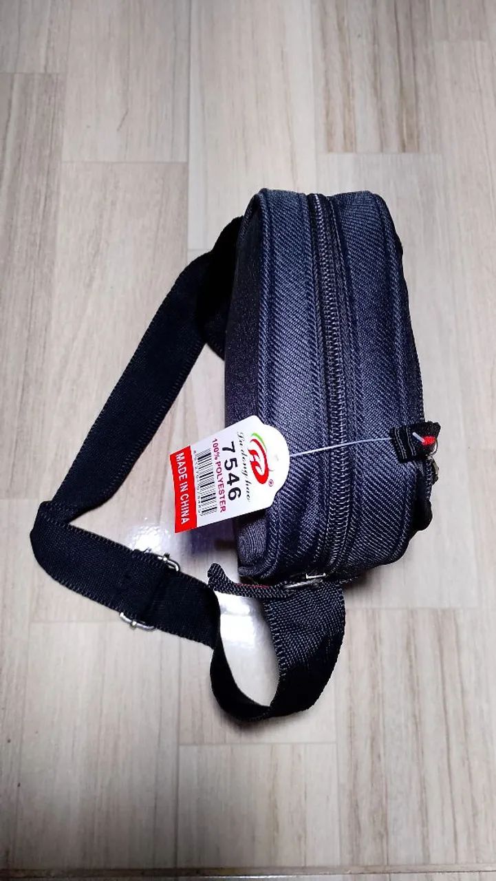 Bolsa transversal preta com detalhes - Foto 4