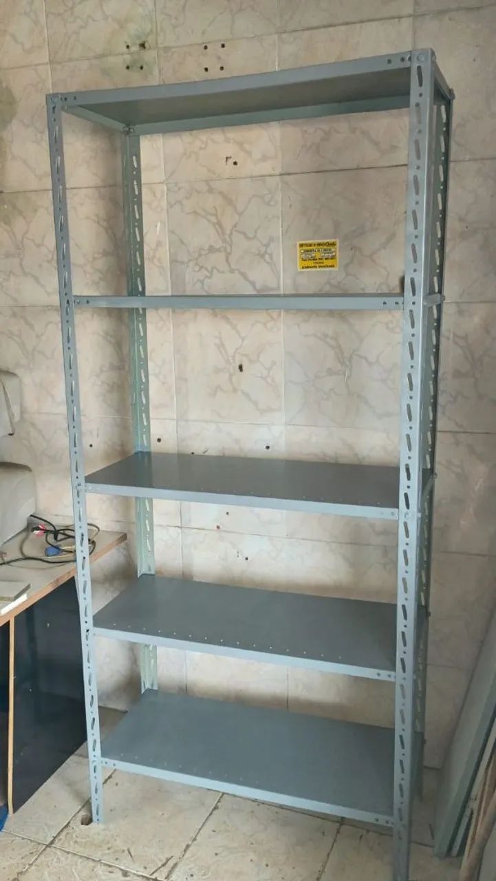 Vendo estante de ferro GRANDE  - Foto 2