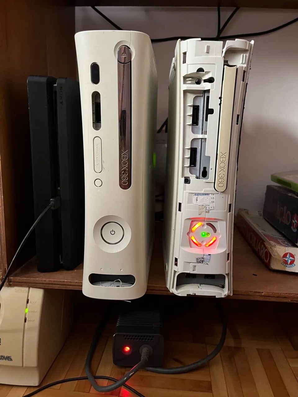 Lote 2 Xbox 360 FAT com fonte e controles - Foto 2