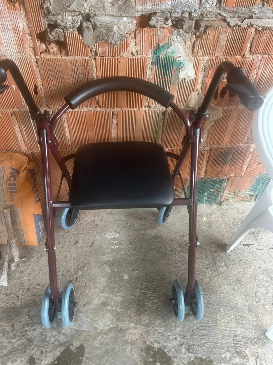 Andador com Assento e Rodas64305477784450121