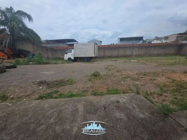 Código 4577 - Aluga galpão com lote, no bairro Caravelas