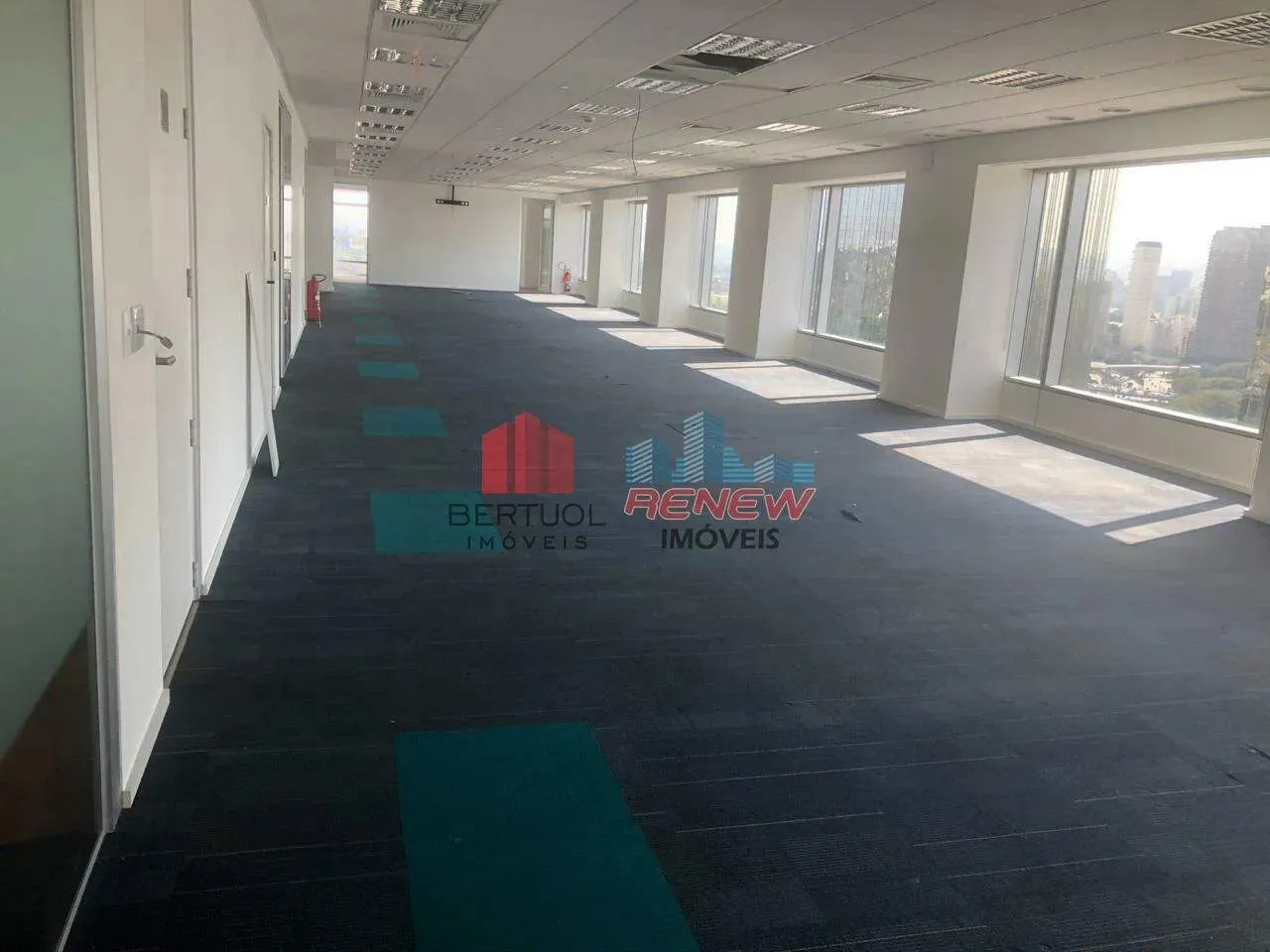 Sala para aluguel Edifício E-Tower em São Paulo