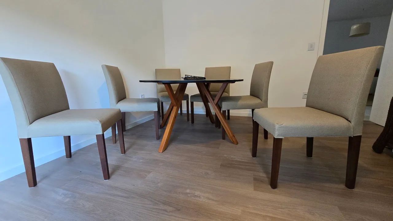 Mesame de Jantar redonda 6 lugares, madeira maciça 64374836935810121