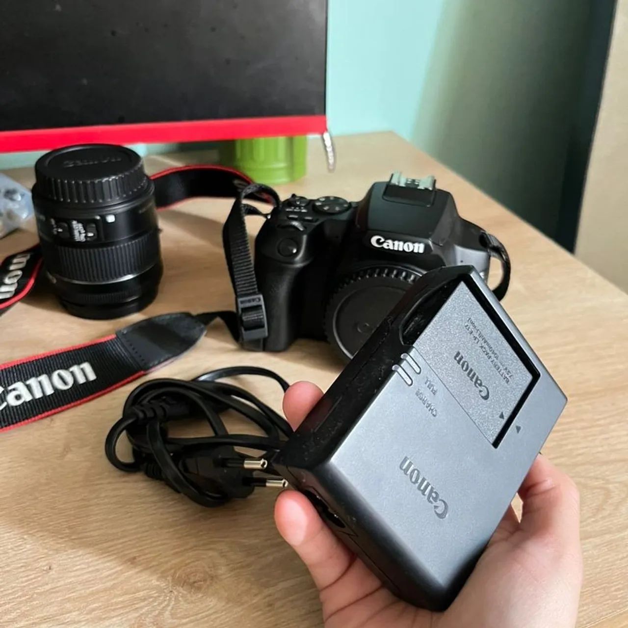 Câmera cânon sl3 + lente 18-55mm Carregador e bateria 