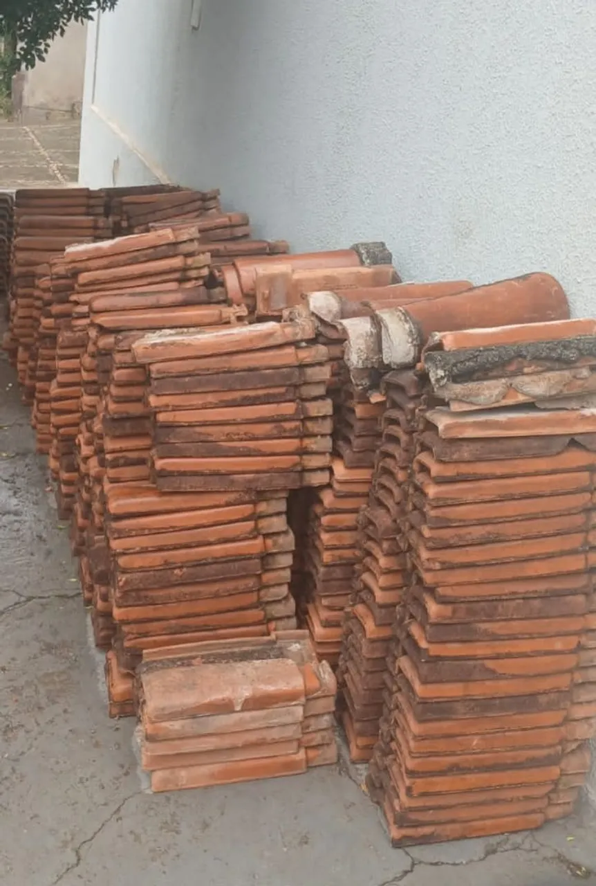 VENDO 650 TELHAS ROMANAS USADAS POR 150,00