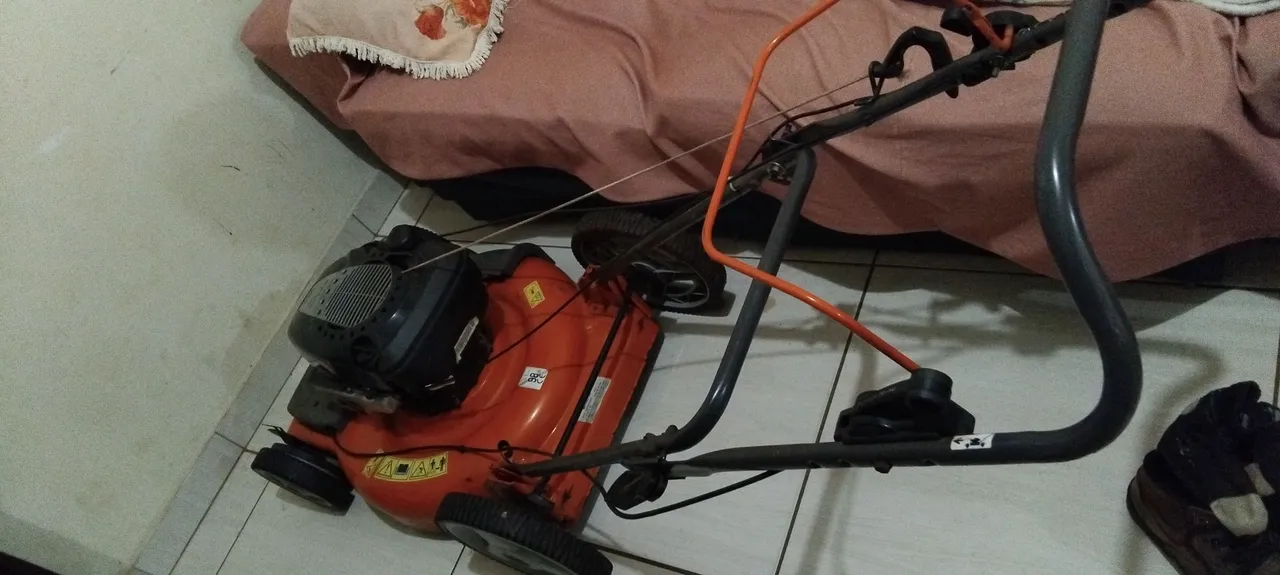 Cortador de grama a gasolina