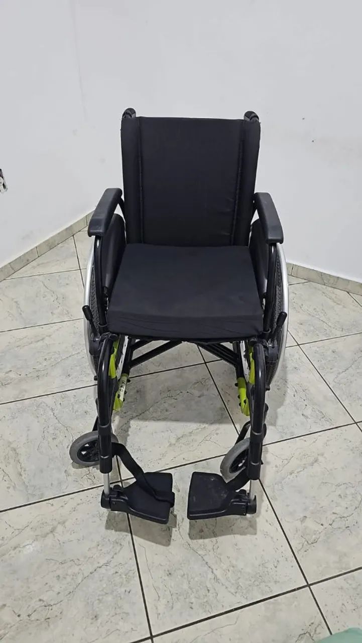 Cadeira de rodas manual - semi-nova