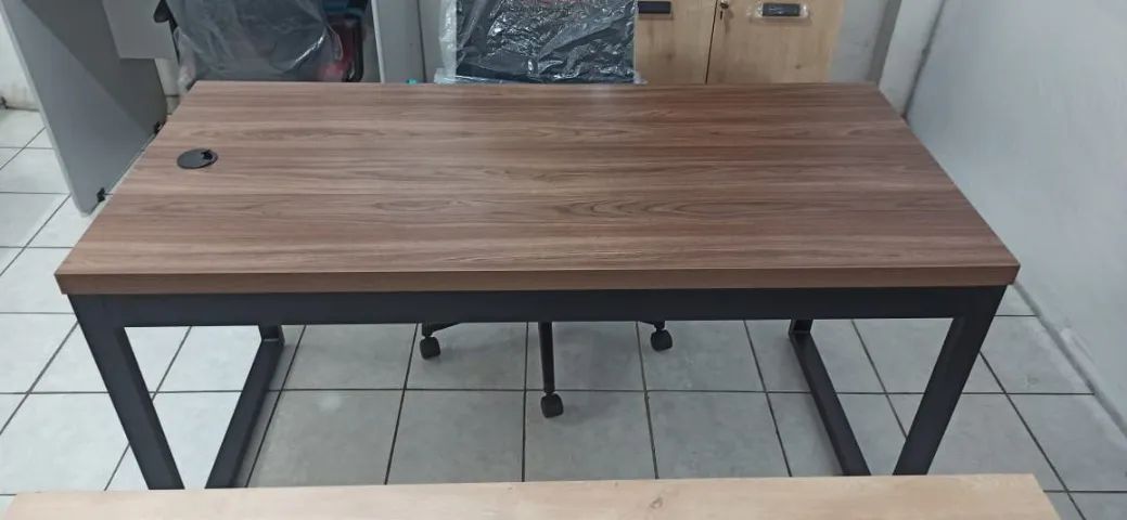 Mesa de escritório de 1,50m x 0,70m, pronta entrega  