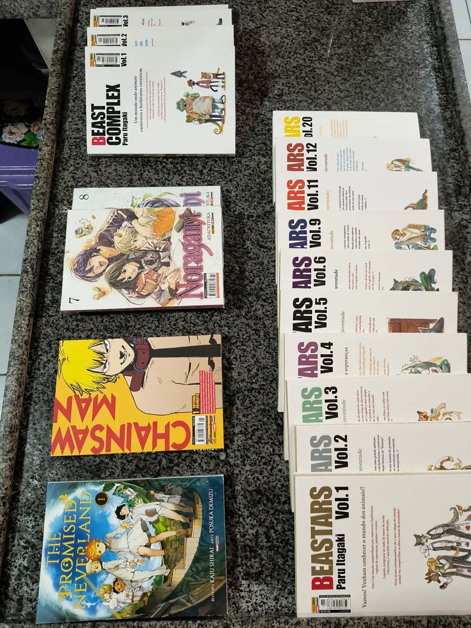 Mangás - Beastars, Chainsaw Man, The Promised Neverland, Noragami e Beast Complex - Foto 2