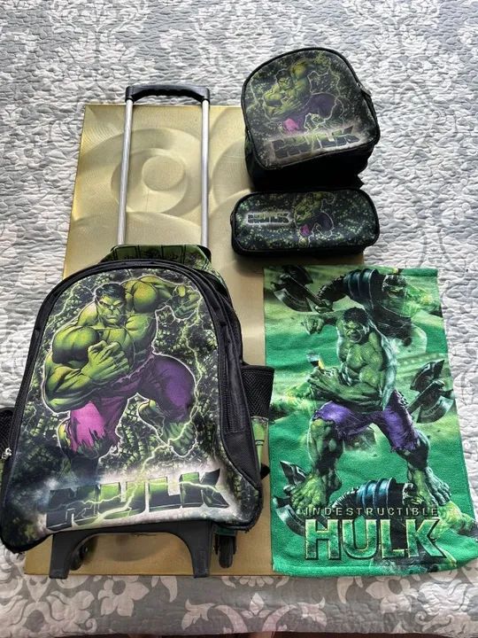 Kit mochila de rodinhas, lancheira e estojo Hulk