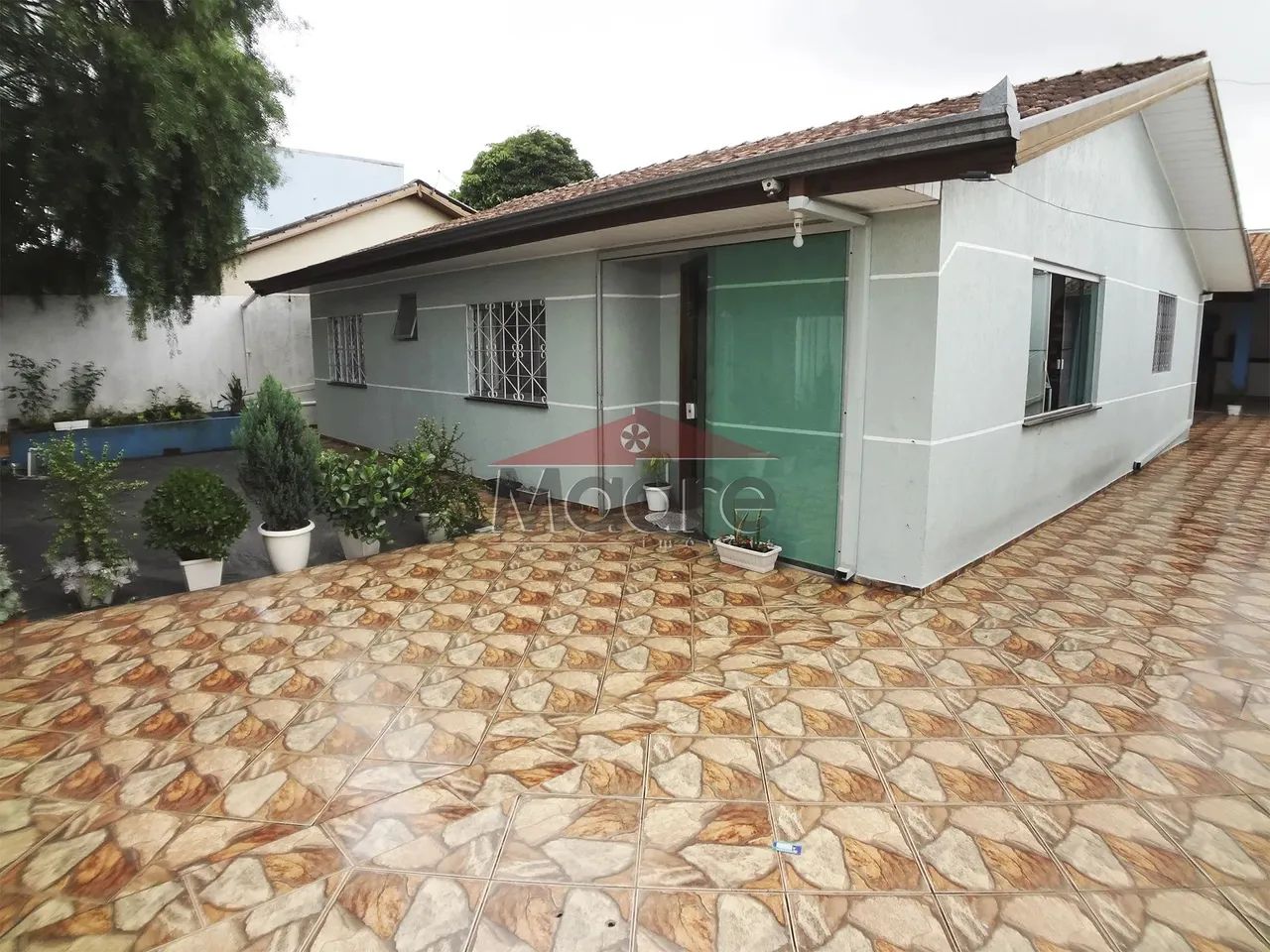 Casa com 3 dormitórios à venda por R$ 725.000,00 no bairro Sítio Cercado - CURITIBA / PR