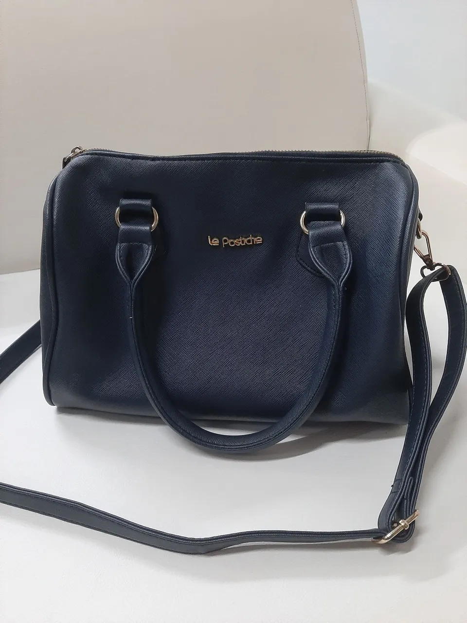 Bolsa Le Postiche Azul Marinho com Alça Transversal