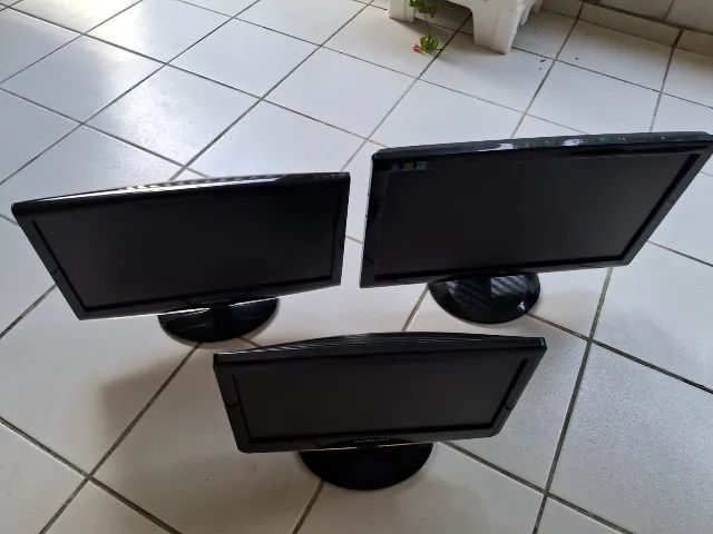 Monitores  POSITIVO e SAMSUNG .