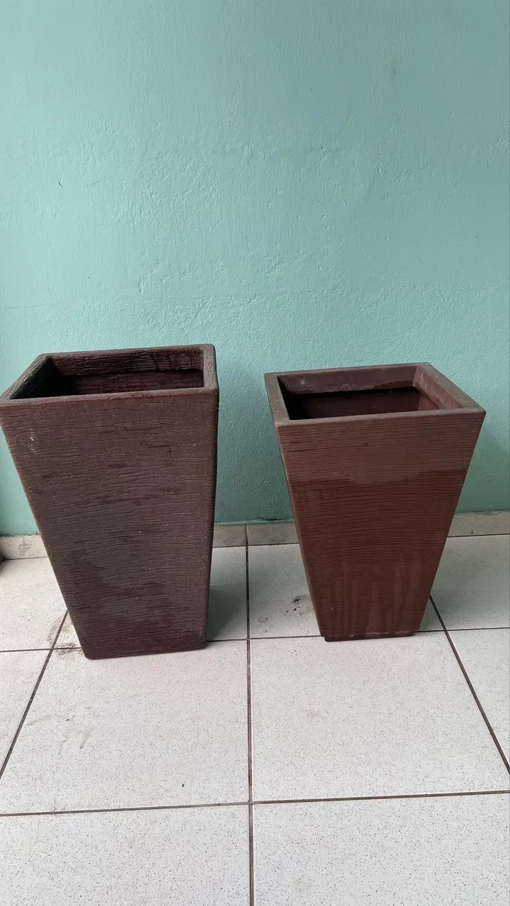 Vaso de planta medindo 61cm e 55cm cada 60