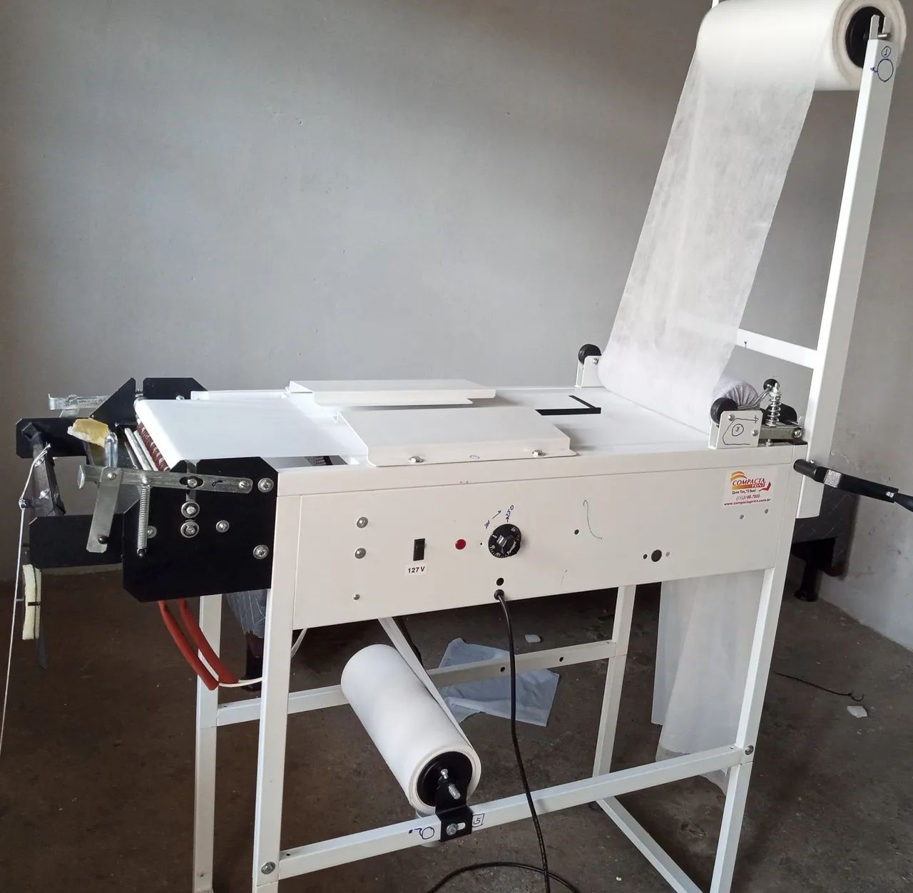 Máquina para produção de fraldas descartável.