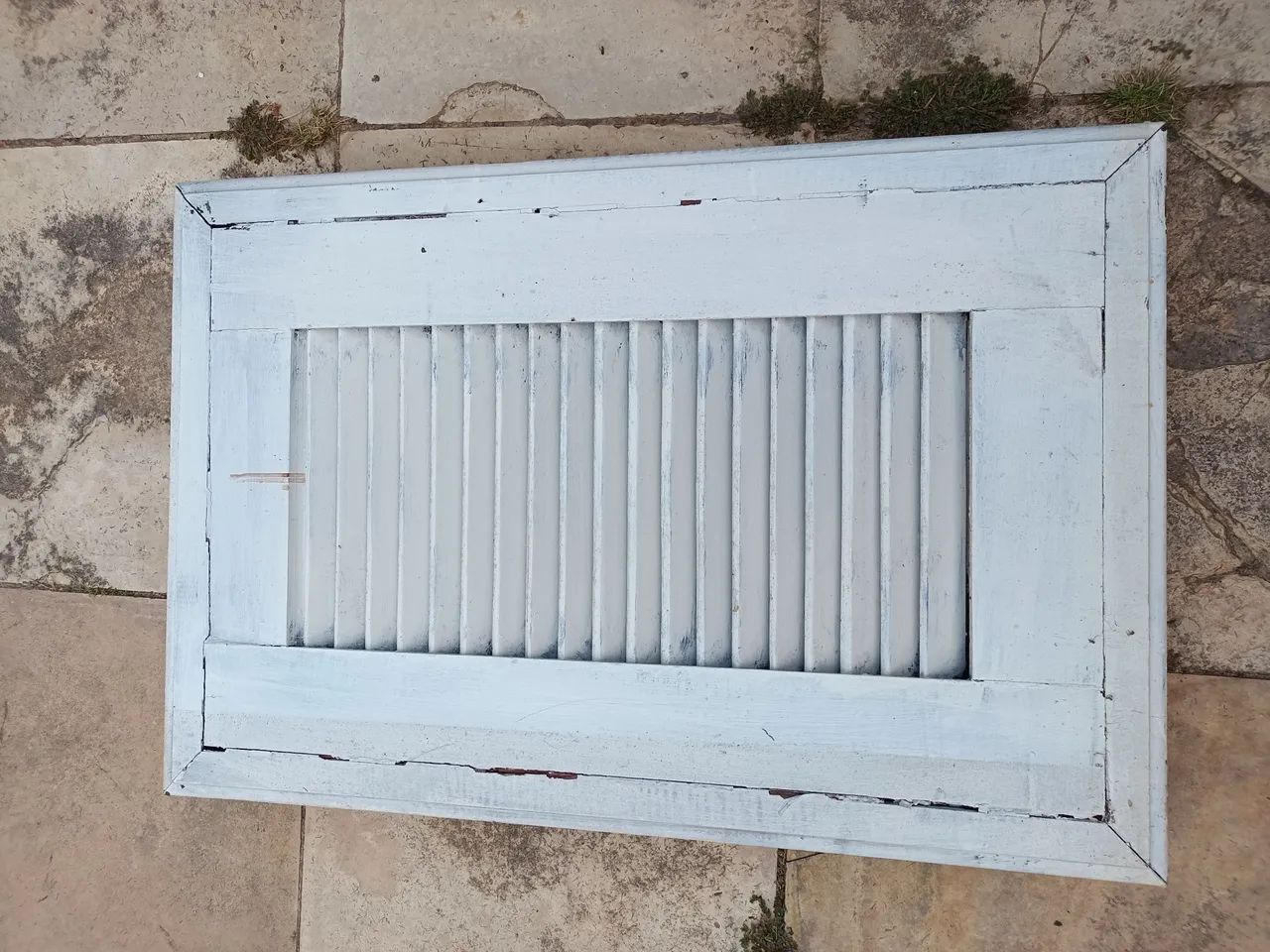 Janela fixa de madeira maciça estilo veneziana  - Foto 3