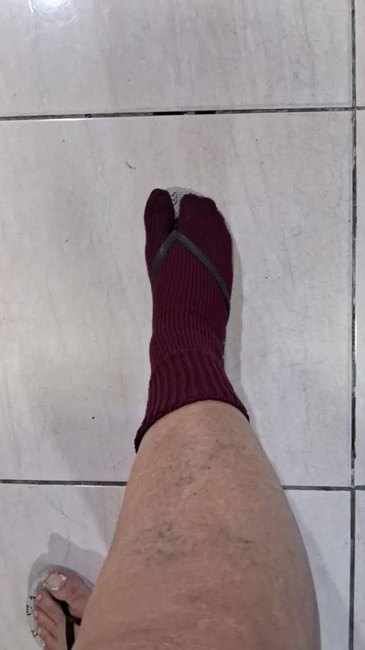 Meia de tricô para usar com chinelo