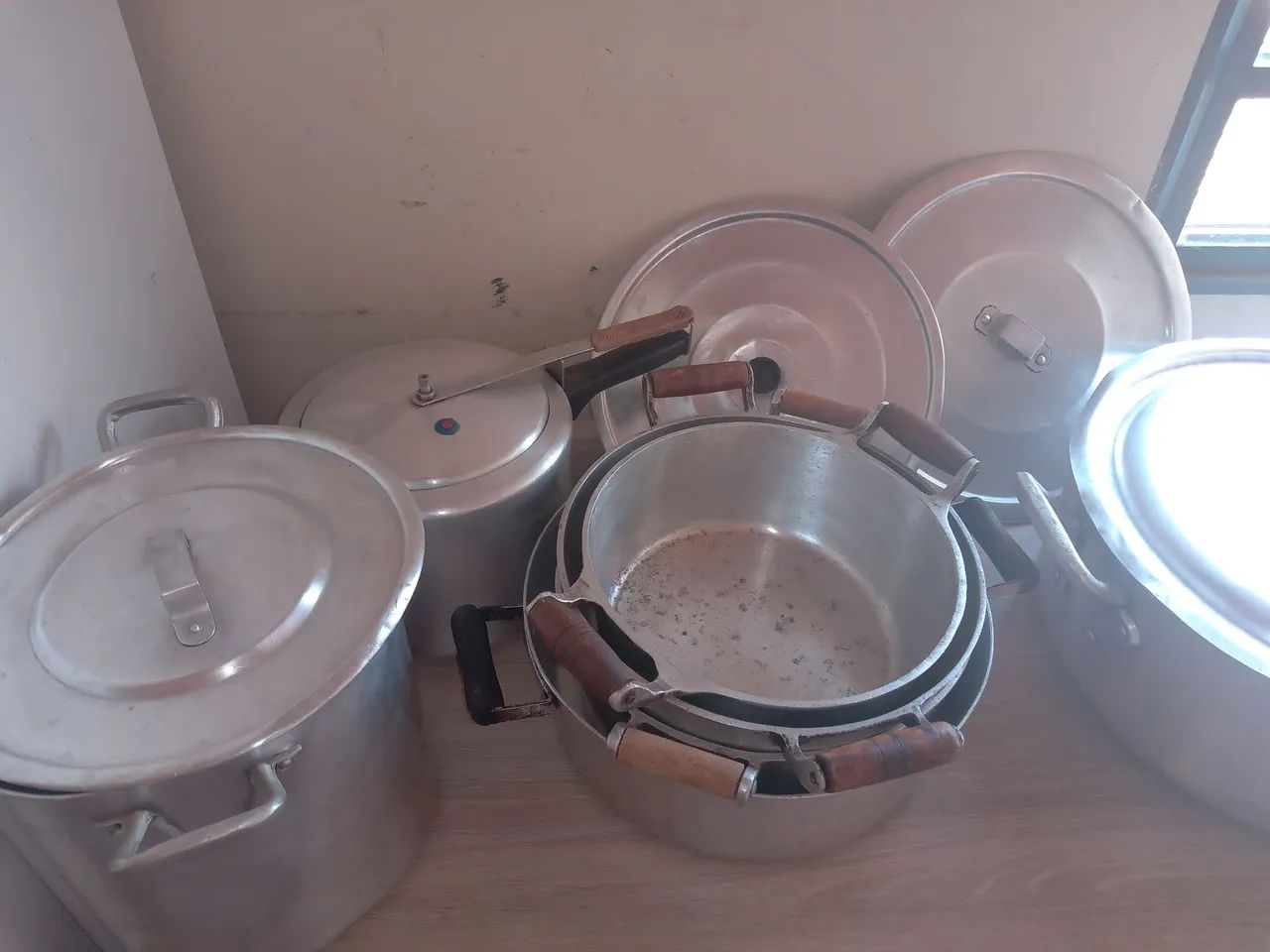 Jogo de panelas alumínio usadas - Foto 3