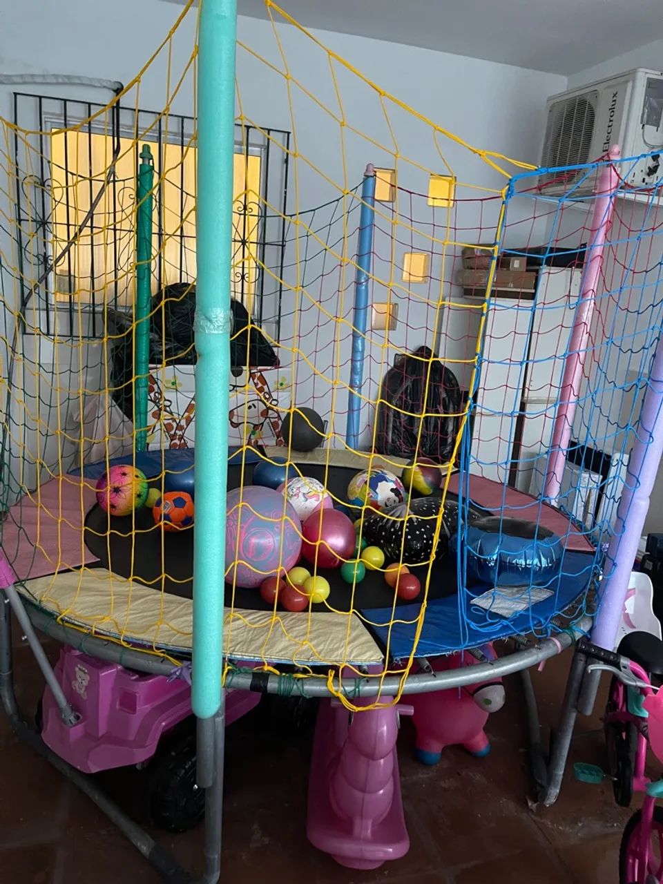 Trampolím infantil com rede de proteção - Foto 2