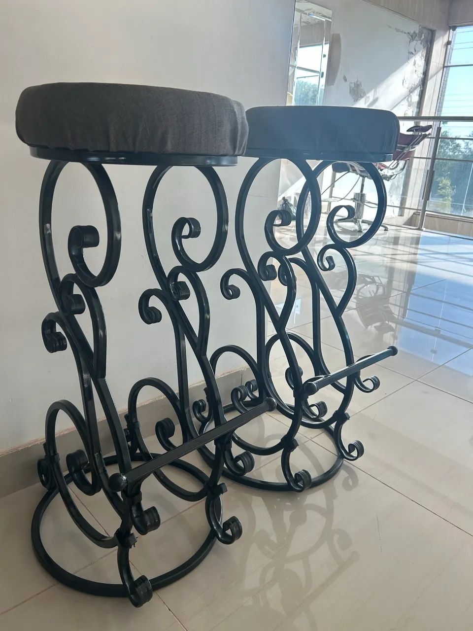 Vendo duas banquetas - Foto 2